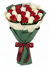 Букет Микс из красных и белых роз в Никоновское