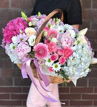 Композиция солнечный день в Никоновское Цветочная композиция из Розы, Хризантемы, Пионы и Лизиантусы в корзине в Никоновское