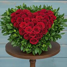 Цветочная композиция из Розы в виде сердца в Никоновское