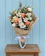 Букет цветов из:  Альстромерии, Лизиантусы, Розы и Хризантемы в Никоновское