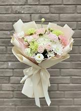 Букет цветов из:  Гвоздики, Розы, Лизиантусы и Хризантемы в Никоновское