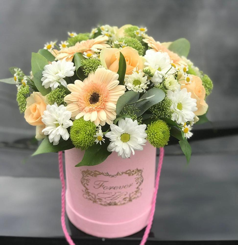 Цветочная композиция из Розы, Герберы и Хризантемы в шляпной коробке в Никоновское