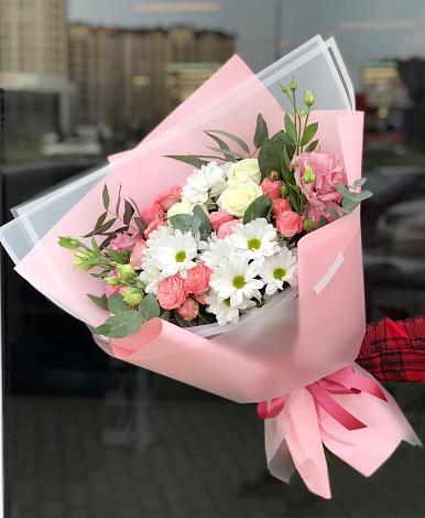 Букет цветов из: Розы, Лизиантусы и Хризантемы в Никоновское